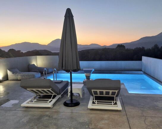 Marnos Junior Suites