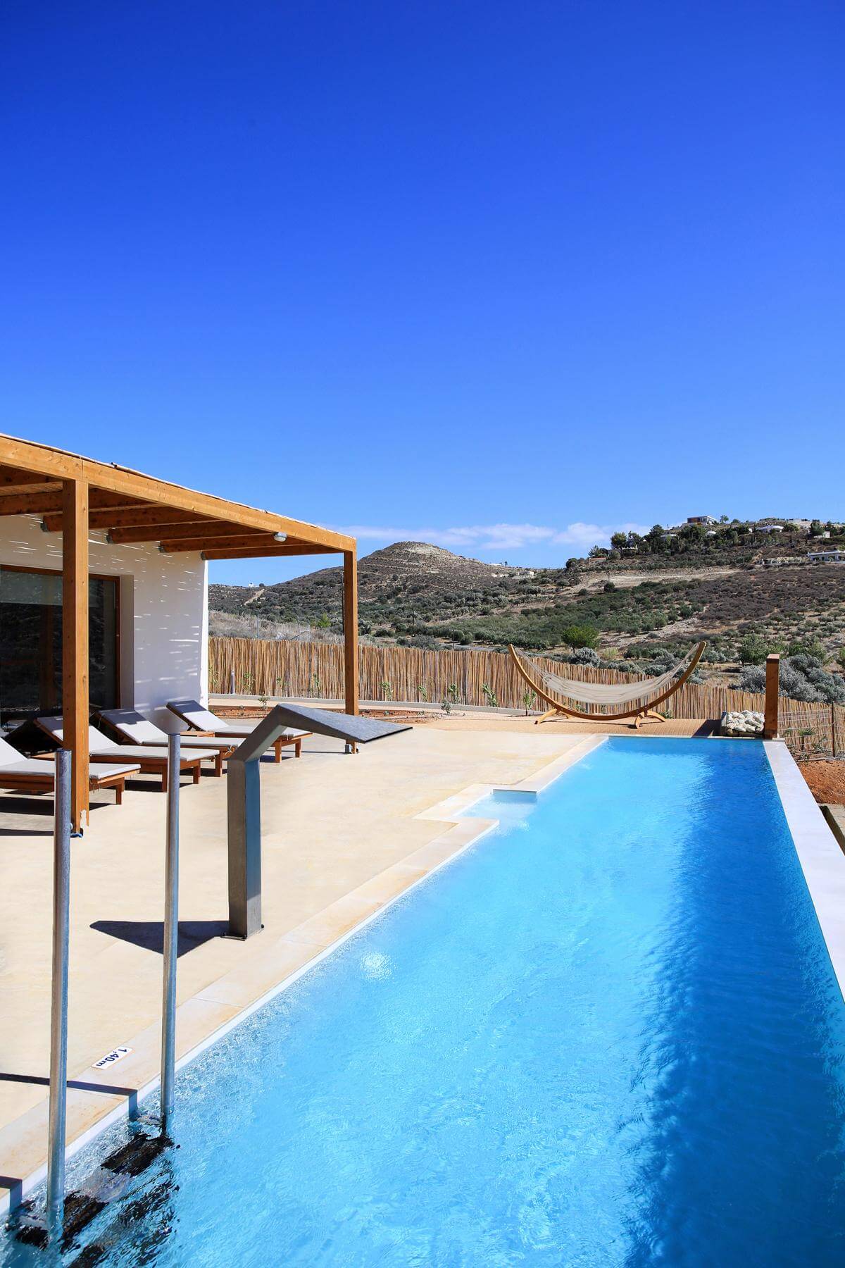 Elegantes Terra Kreta Olivenl Fotos