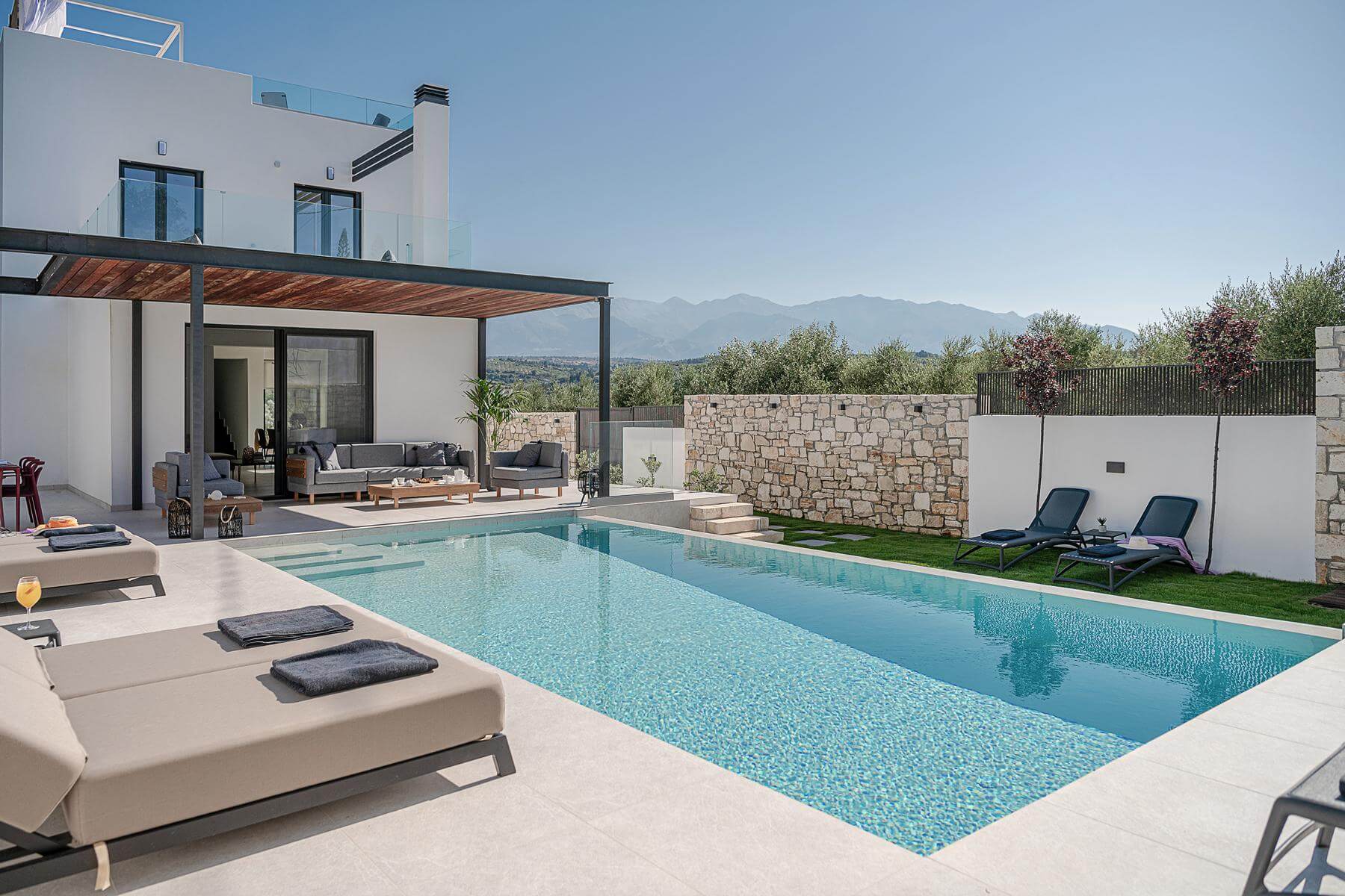 Villa Avrilia auf Kreta mit privatem Pool buchen - VILLTRAVEL ...
